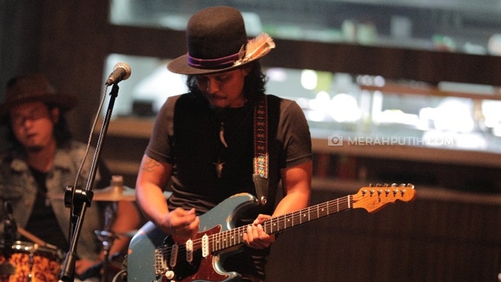 Gugun Blues Shelter Sukses Guncang Clique Bar di Rockin Friday