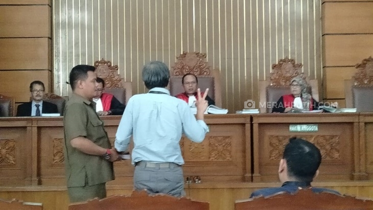 Rocky Gerung saat jadi saksi kasus Hoaks Ratna Sarumpaet. (MP/Kanugrahan)