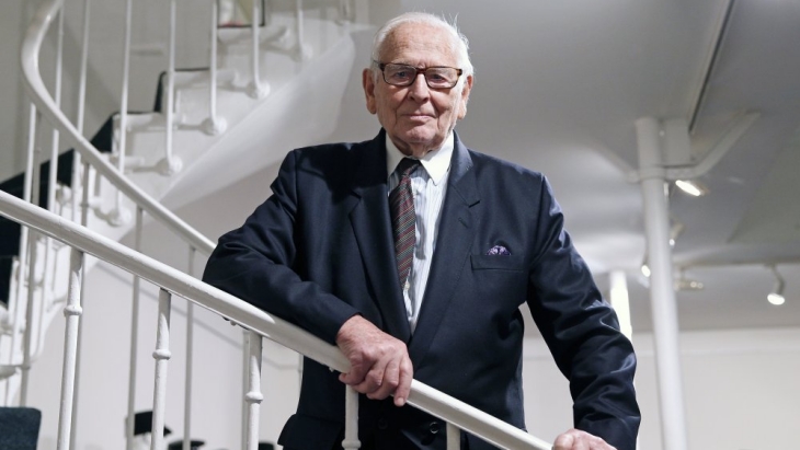 Desainer Pierre Cardin Meninggal Dunia