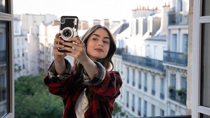 Lokasi Syuting 'Emily In Paris 2' yang Bisa Kamu Kunjungi
