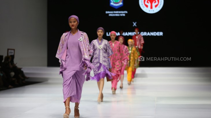 Desainer dan Pemerintah Daerah Usung Wastra Nusantara di Indonesia Fashion Week (IFW) 2023