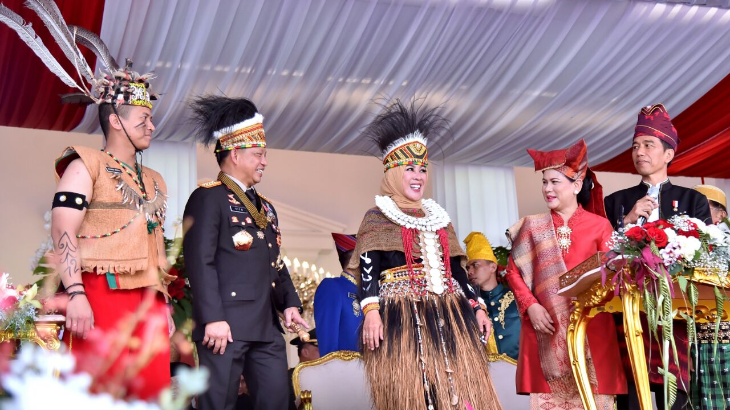 Pakaian Adat Papua Istri Kapolri Tito Karnavian Berbuah Sepeda 