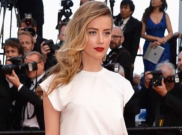 Unggah Foto Topless di Bali, Amber Heard Disambut Hangat Warganet