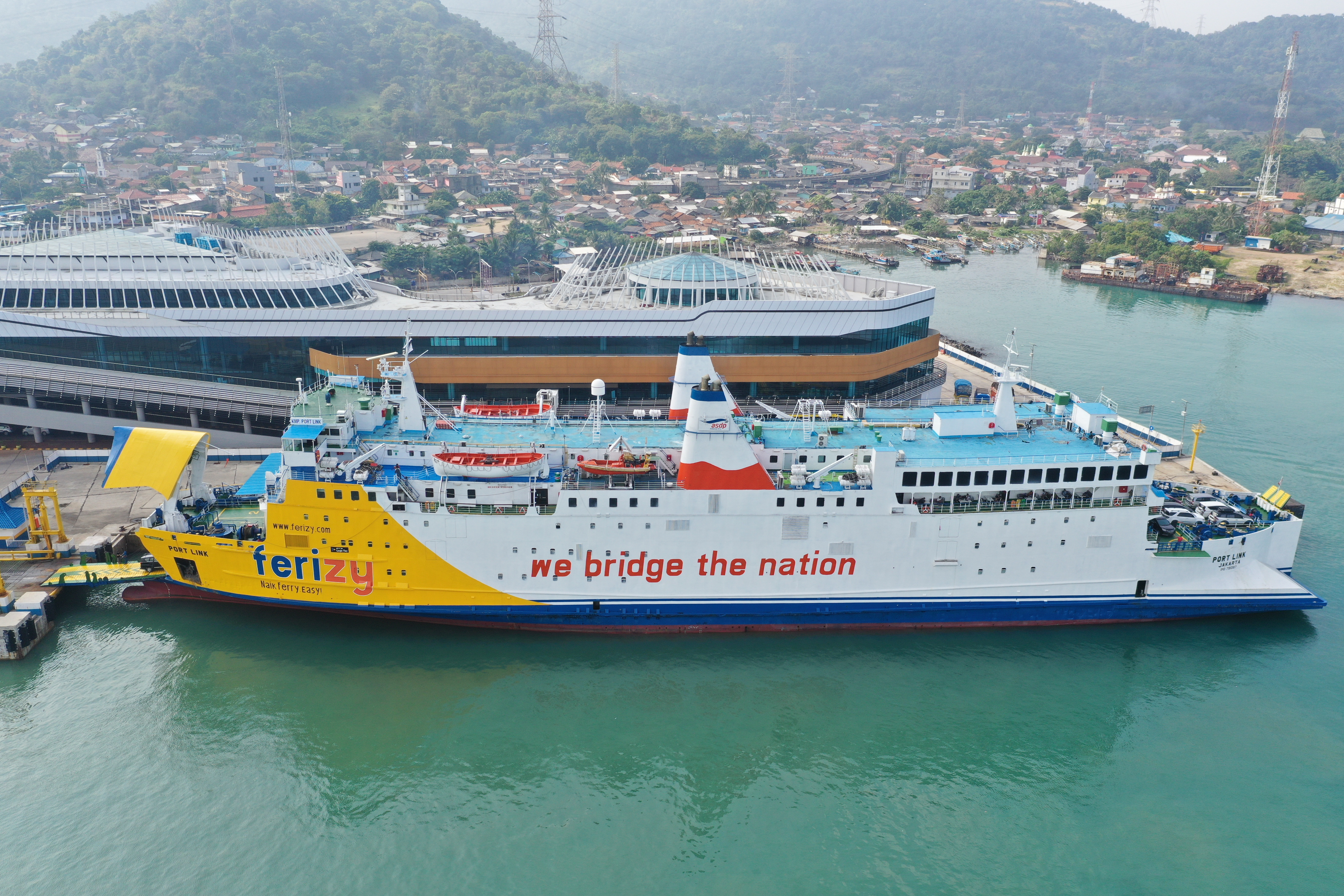 Jelang Tahun Baru 2026, Arus Penyeberangan dari Jawa ke Sumatera Melonjak Tajam