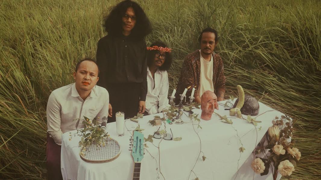 Larung Buka Babak Baru Lewat Album “Damai, Bahagia, Sertamu” yang Sarat Refleksi Batin
