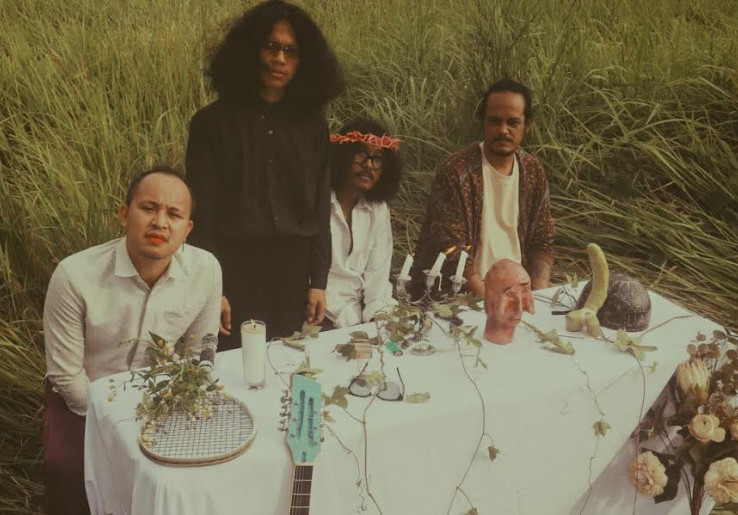 Larung Buka Babak Baru Lewat Album “Damai, Bahagia, Sertamu” yang Sarat Refleksi Batin