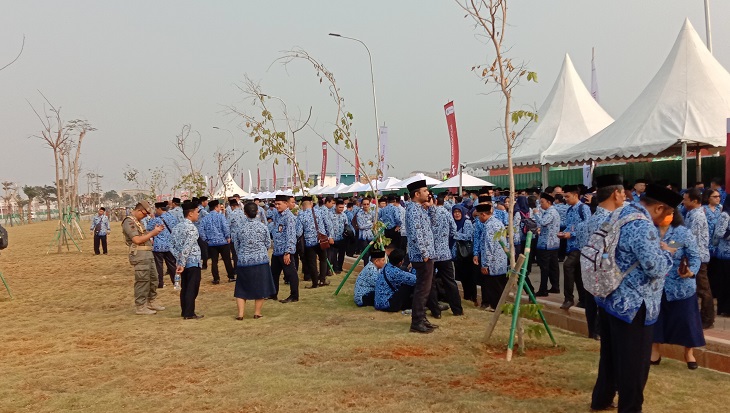 Ratusan Aparatur Sipil Negra (ASN) di lingkungan Pemprov DKI memilih tak mengikuti apel Upacara Peringatan Hari Kemerdekaan di Pantai Maju atau Pulau D Rekalamasi Teluk Jakarta pada Sabtu (17/8). Foto: MP/Asropih