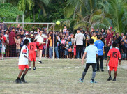 Presiden FIFA Komentari Jokowi Main Sepak Bola Bersama Anak-anak di Papua