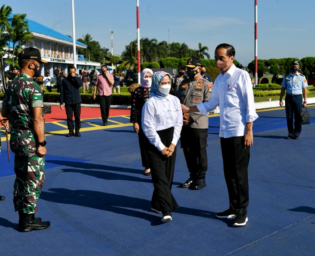 Presiden Joko Widodo beserta Ibu Negara Iriana Joko Widodo, bertolak menuju Bali untuk melakukan kunjungan kerja, Kamis (02/12/2021). (Foto: BPMI Setpres/Laily Rachev)