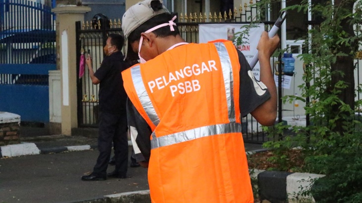 Pelanggar PSBB DKI Silakan Pilih Sanksi: Bayar Rp1 Juta atau Jadi Pasukan Oranye!