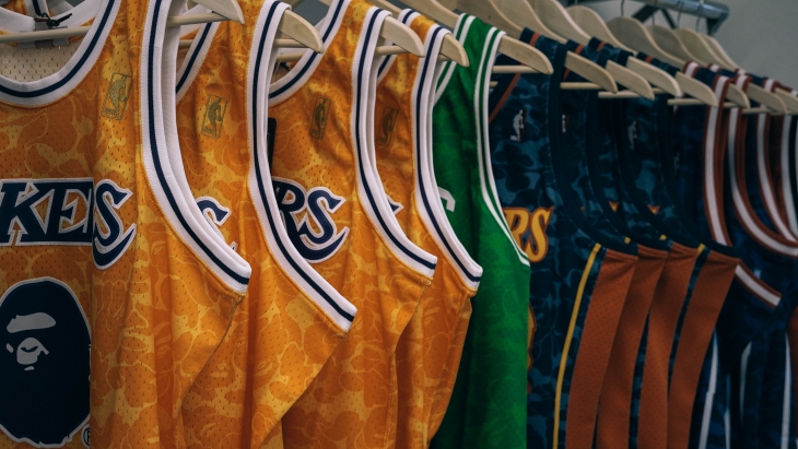 Modis Bermodalkan Jersey Basket