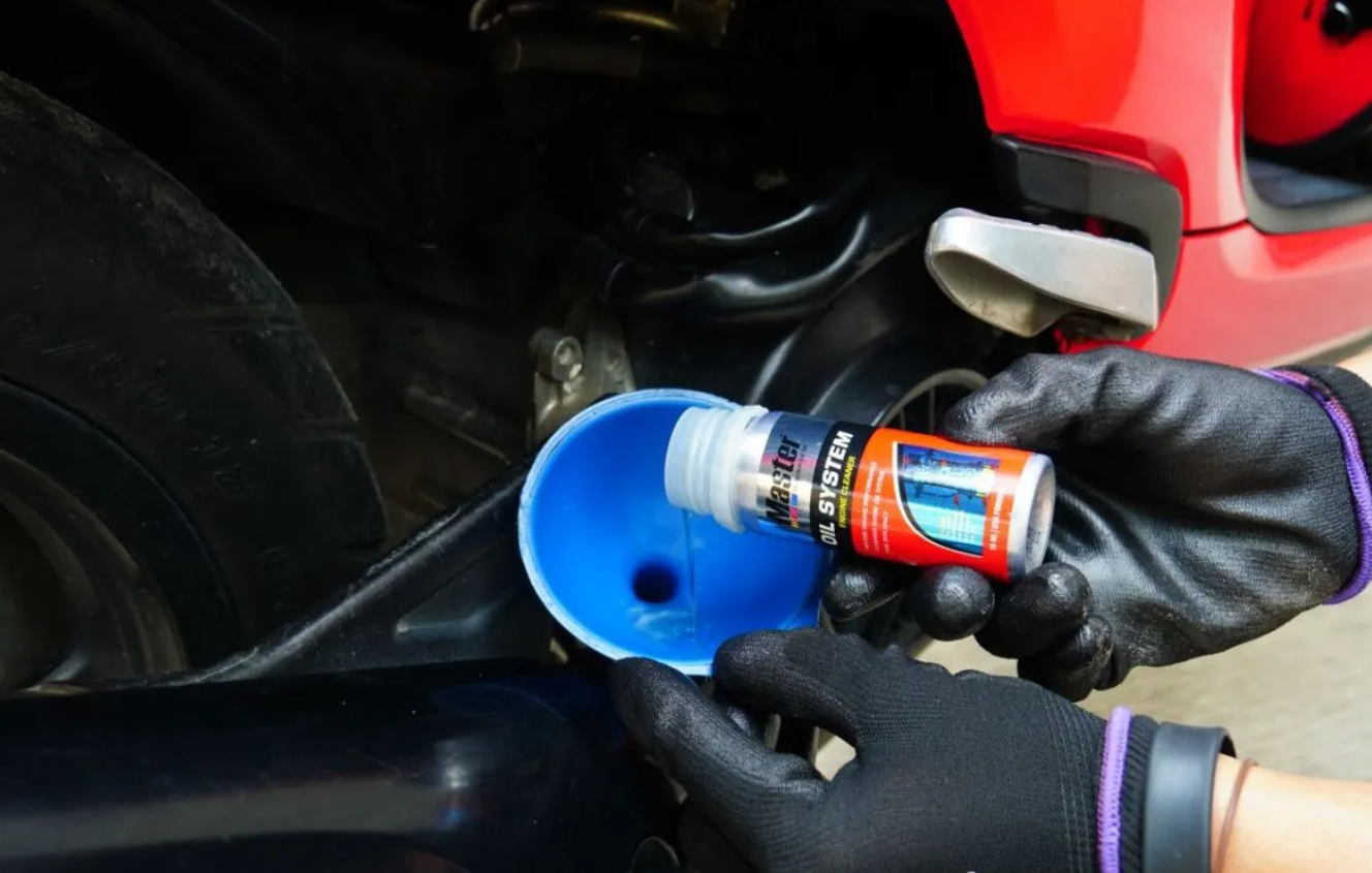Engine Flush DIsarankan Digunakan 15 Menit Sebelum Ganti Oli