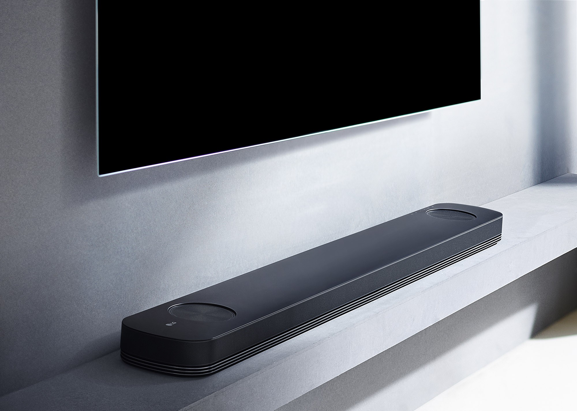 Soundbar cocok digunakan hanya untuk sekedar menonton televisi atau mendengarkan musik. (Foto: SoundGuys)