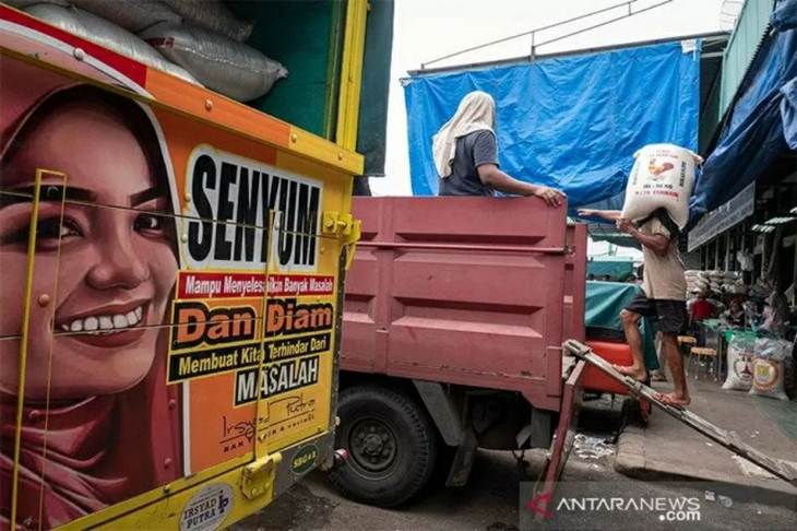 Jakarta mulai salurkan bansos Pembatasan Sosial Berskala Besar. (Antara)