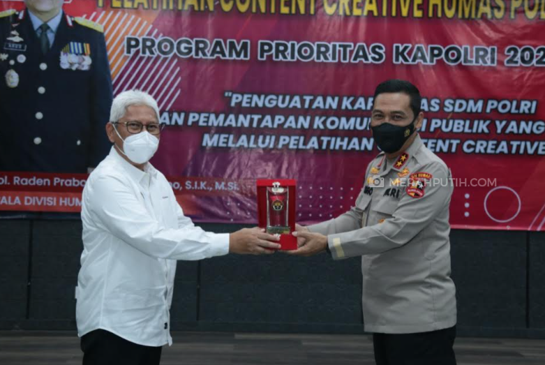 Personel Humas Polri di Seluruh Indonesia Dapat Pelatihan Konten Kreatif