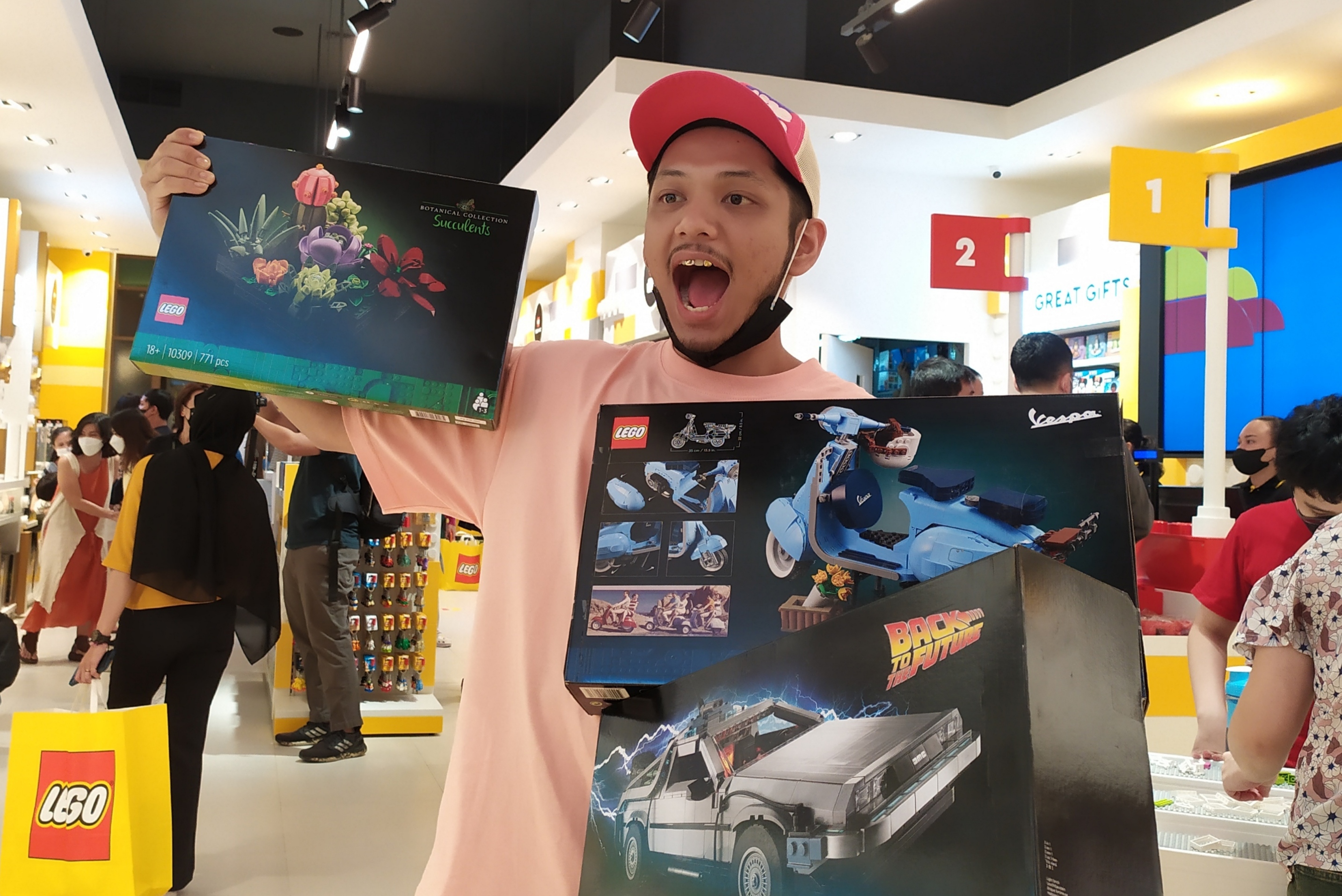 Orang Dewasa Juga Bisa Asyik Main Lego Bricks