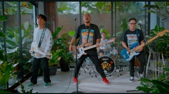 Lirik Lengkap Lagu 'Pura Pura Terluka' dari Stand Here Alone, Bicara Soal Playing Victim