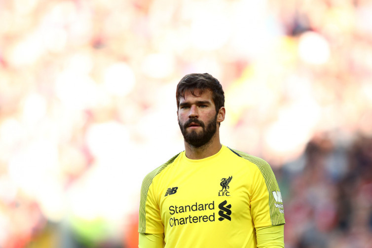 Allison Becker Tak Bisa Lolos 'Kutukan' Blunder Kiper Liverpool