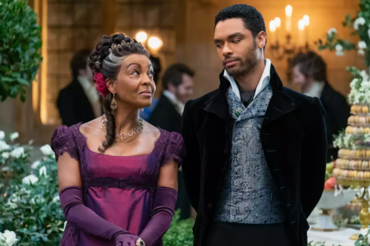 Penampilan Lady Danbury dalam film Bridgerton. (radiotimes.com)