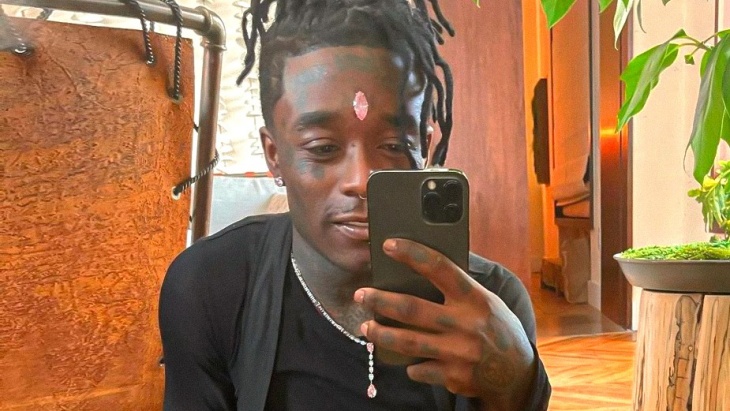 Berlian Pink Rp336 Milliar Ditanam di Dahi Lil Uzi Vert 
