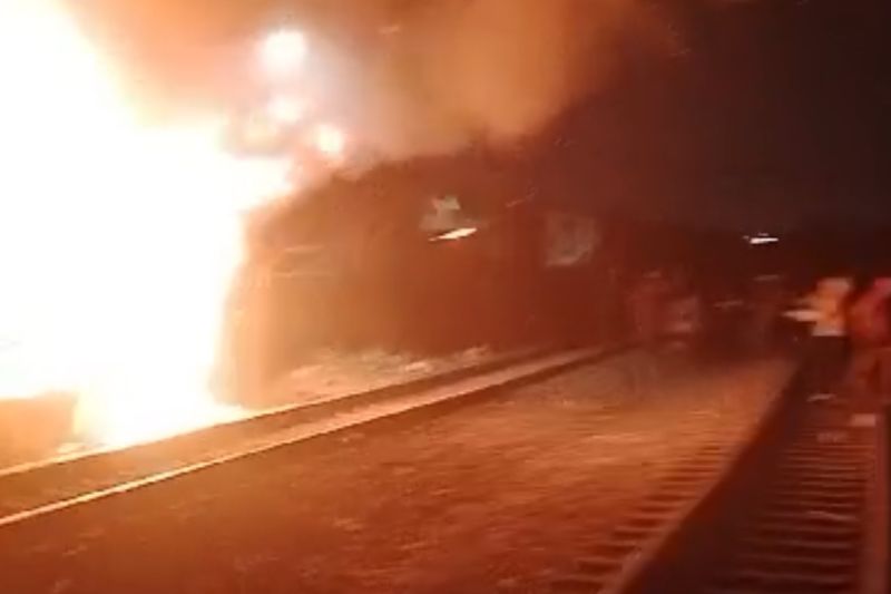 28 Orang Kehilangan Tempat Tinggal Akibat Tawuran Molotov di Tanjung Priok