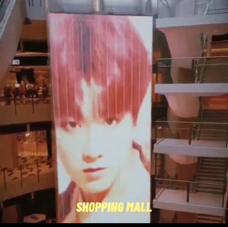 Foto Jungkook di mall (Foto:  Ist)