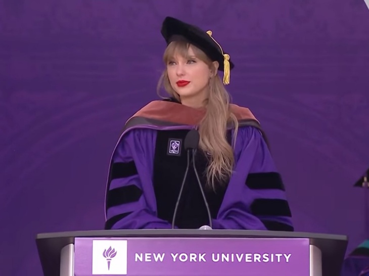 Lana Del Rey Jadi Mata Kuliah di New York University