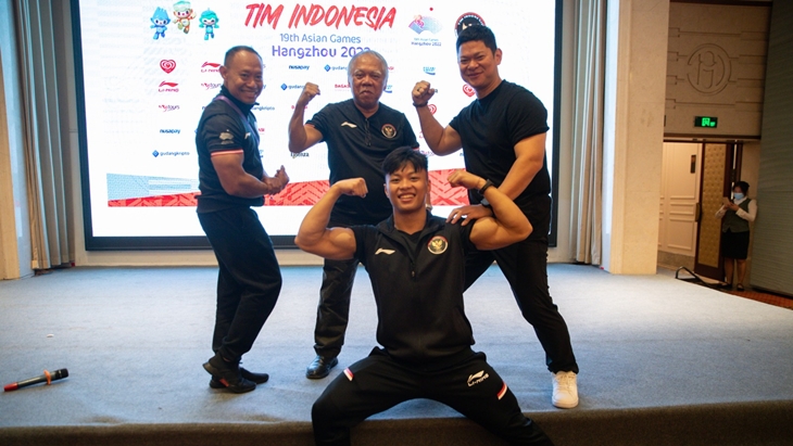 Tim Angkat Besi Indonesia Berburu Tiket Olimpiade Paris 2024 di Doha