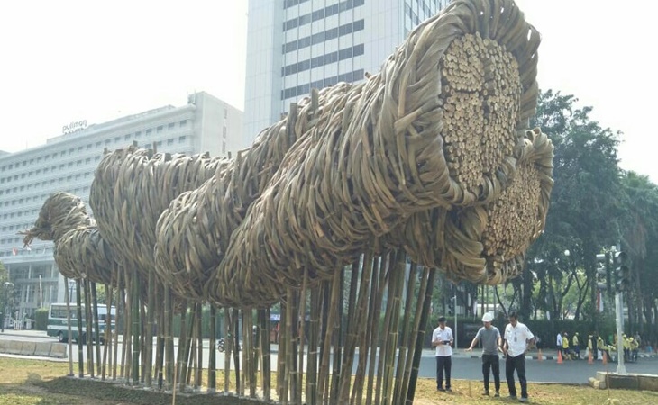Seni Instalasi bambu di Bundaran HI