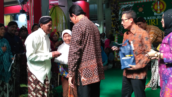 Ketika Buruh Gendong Minta Bantuan Tunai Bulanan ke Raja Yogyakarta