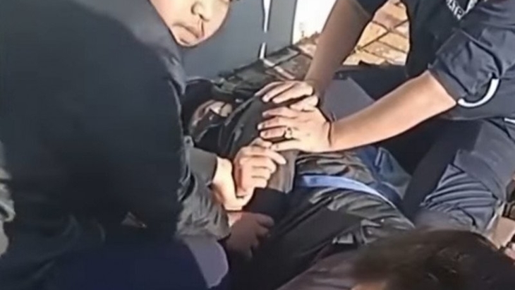 Seorang Pria Ditangkap Setelah Nekat Merangsek Masuk Kedubes Rusia