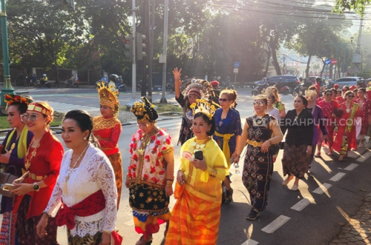 Rayakan Spirit Berkepribadian dalam Kebudayaan, PDIP Pawai ke Gedung KPU