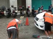 Hukuman Bagi Pelanggar CFD, Pungut Sampah hingga Nyapu Jalanan