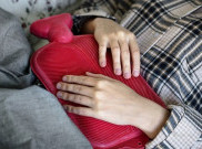 Posisi Tidur untuk Menghilangkan Kram Perut Saat Menstruasi