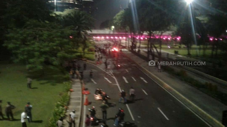 Makin Meluas, Bentrokan Massa Demo Omnibus Law Terjadi di Semanggi dan Taman Sari