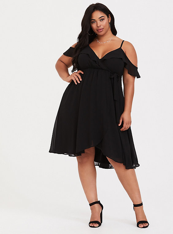 Baju warna gelap akan menyamarkan perut buncit. (Foto: Pixabay/torrid.com)