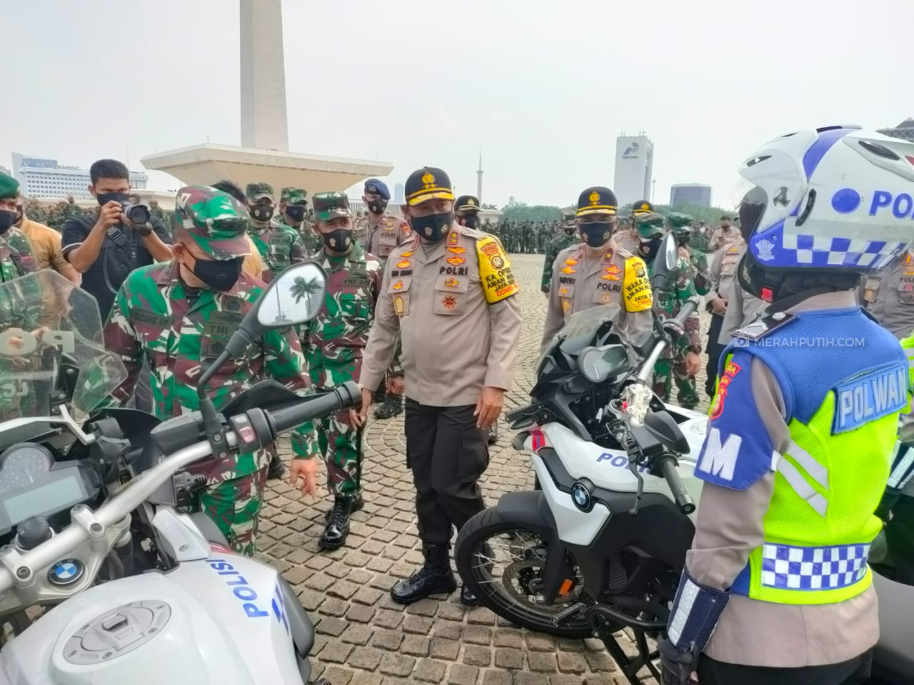 Antisipasi Demo UU Ciptaker, TNI-Polri Patroli Besar-besaran Keliling Jakarta