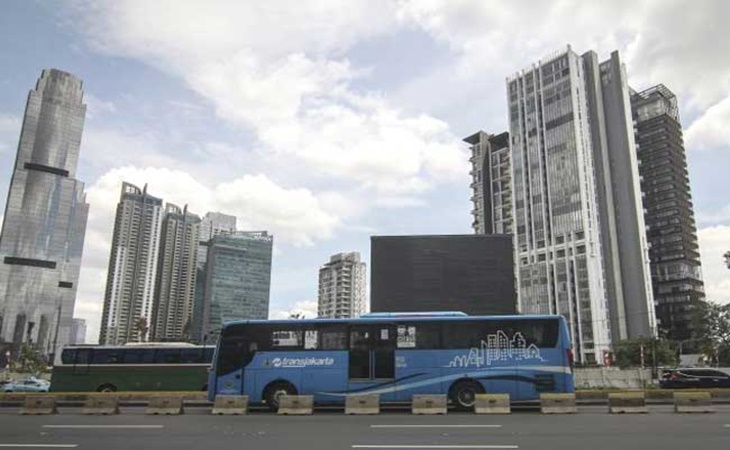 Bus Transjakarta akan melayani umat Katolik yang akan misa Natal di Gereja Katedral