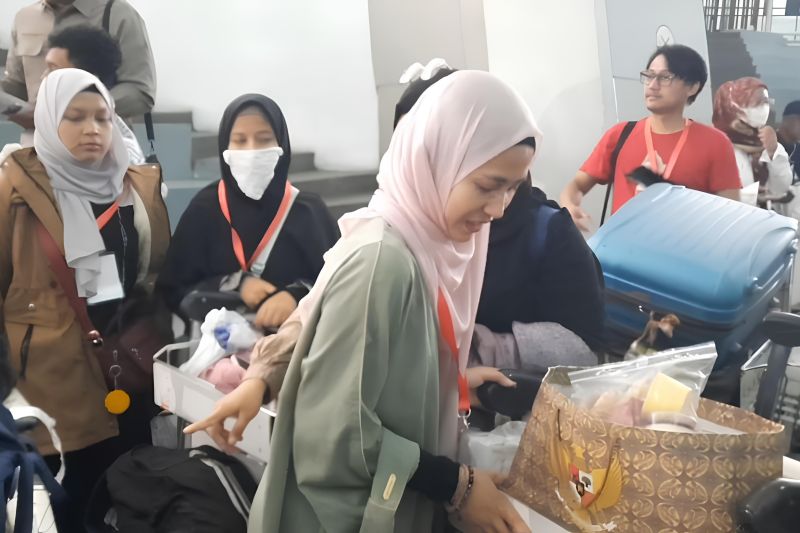 Rombongan Evakusi 20 WNI dari Lebanon Tiba di Tanah Air