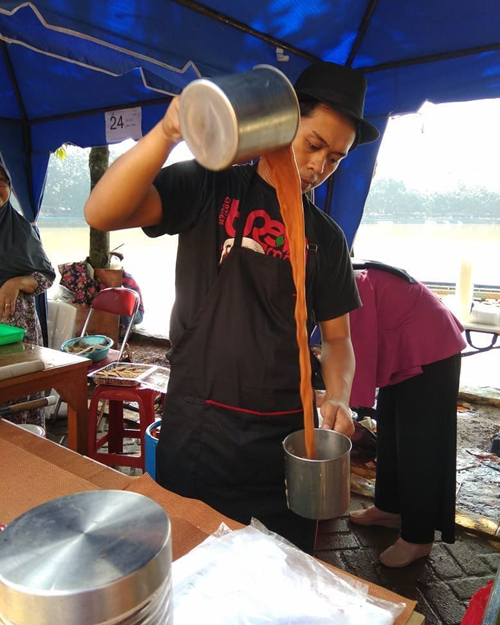 Teh tarik khas Aceh. (Instagram/ dapurcarmelita_mncfoodcourt)
