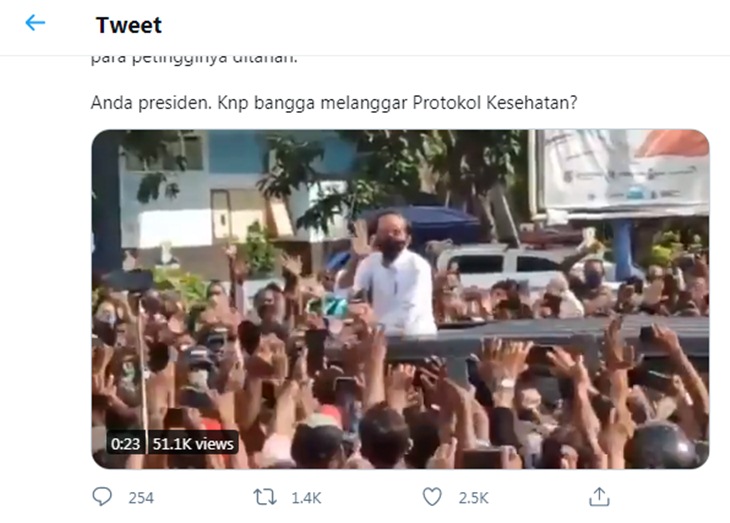 Tangkapan layar tamedia sosial saat Jokowi dikerumuni masyarakat di NTT. (Foto: MP/Twitter)