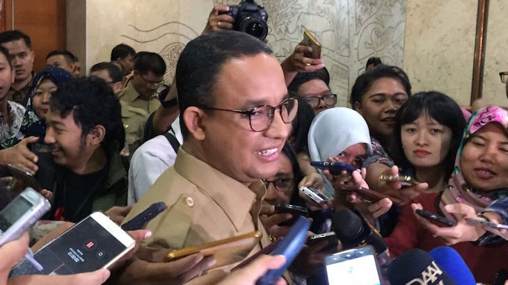 Cerita Selendang yang Selalu Ada di Mobil Anies