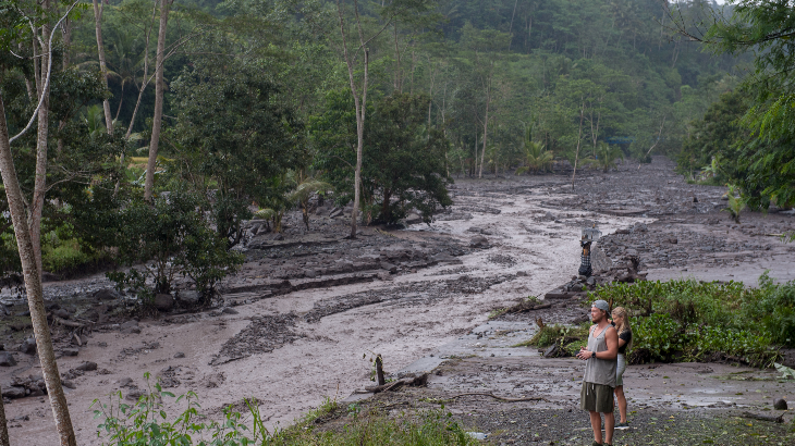 SAR Minta Warga Jauhi Sungai Lahar Hujan Akibat Gunung Agung
