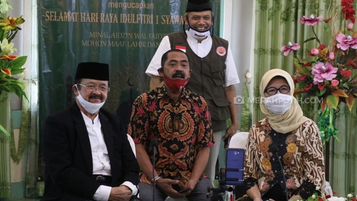 Lebaran di Tengah Pandemi COVID-19, Rudy dan Purnomo Layani Open House Lewat Video Call