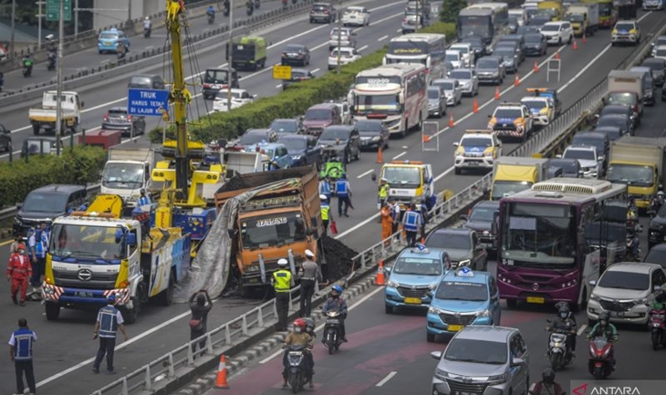 Polda Metro Larang Kendaraan Berat Melintasi Tol Dalam Kota pada 5-7 September 2023