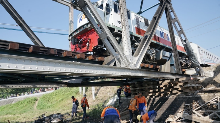 Jalur Lokasi Tabrakan Kereta Api Brantas Sudah Bisa Dilalui