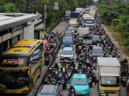 Banjir Picu Kemacetan Parah saat Pulang Kerja di Jalan Daan Mogot Cengkareng Jakbar