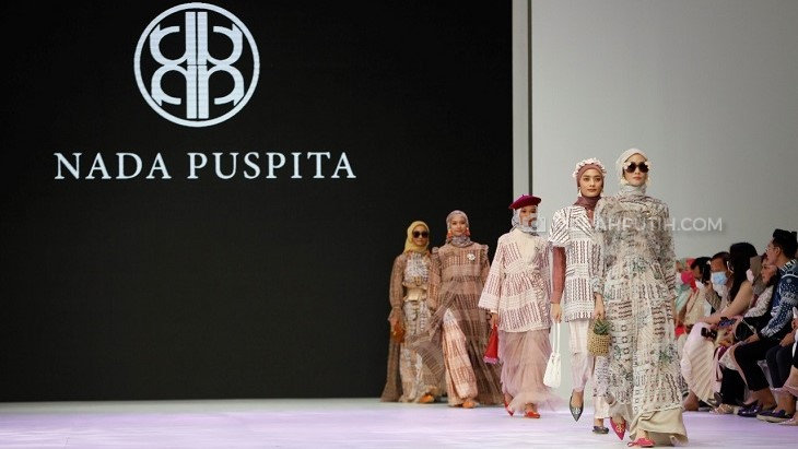 Nada Puspita Luncurkan Koleksi 'The Sweet Revive' pada Debutnya di JFW 2023
