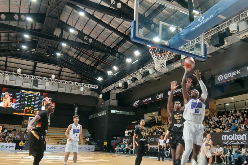 Unggul di Segala Aspek, Dewa United Banten Lumat Tangerang Hawks Basketball 109-82