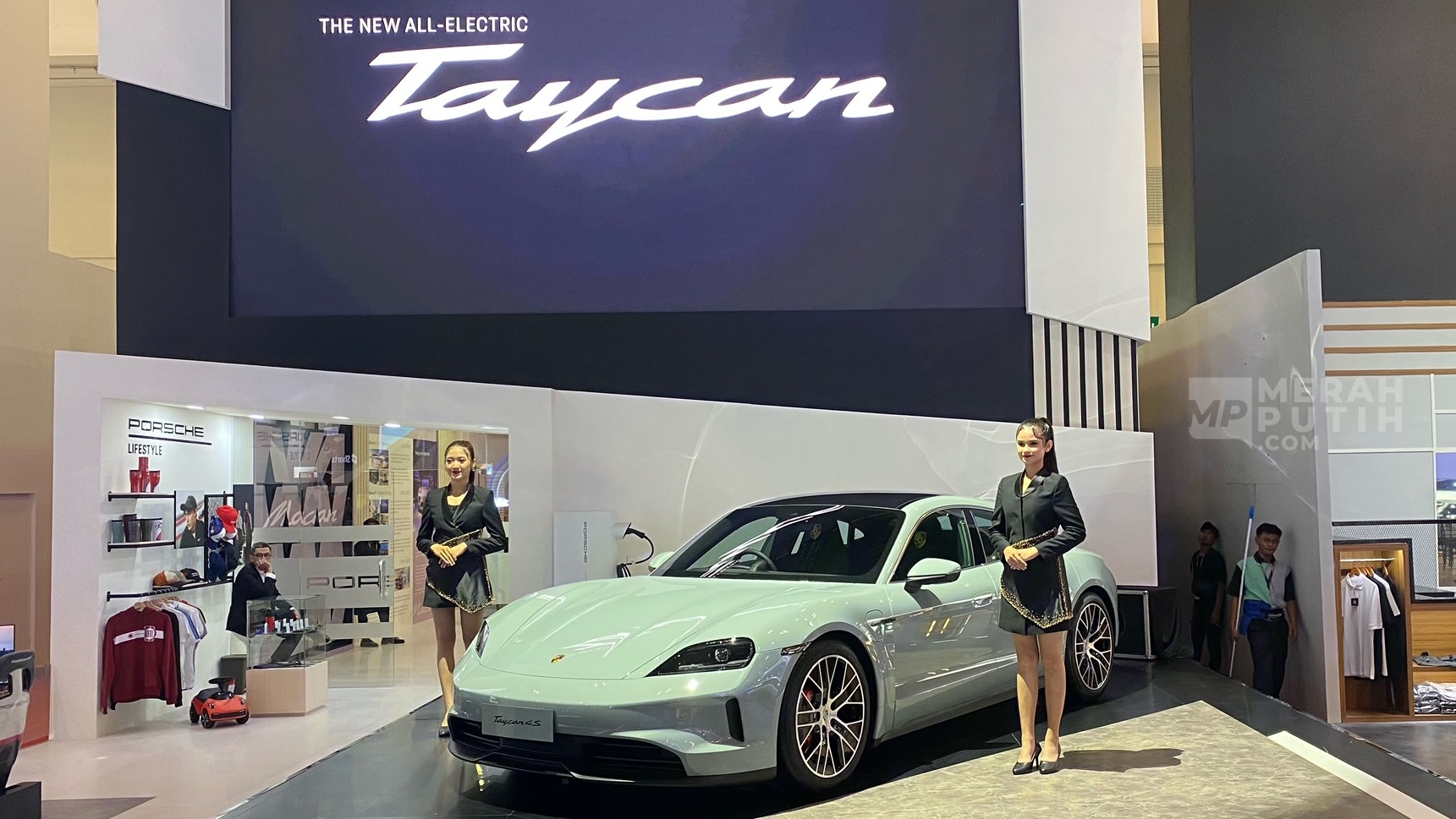 Porsche Taycan Terbaru dan Panamera Generasi Ketiga Melantai di GIIAS 2024